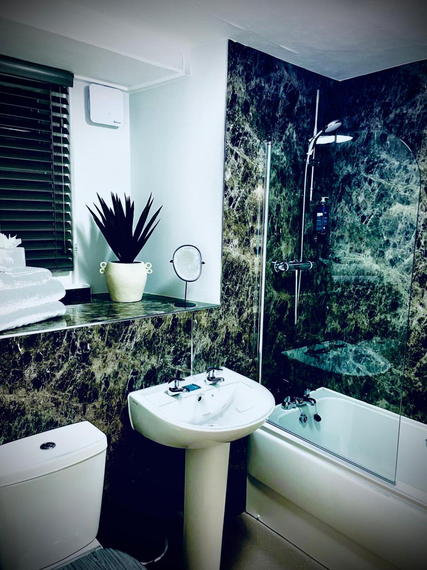 Llewelyn Hotel 2*